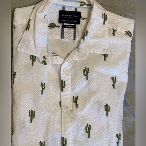 NWOT CACTUS PRINT BUTTON DOWN